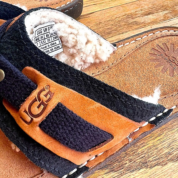 NWOT Beautiful Black and Tan Ugg womens sandals leather sheepskin fuzzy size 7 - Picture 3 of 7